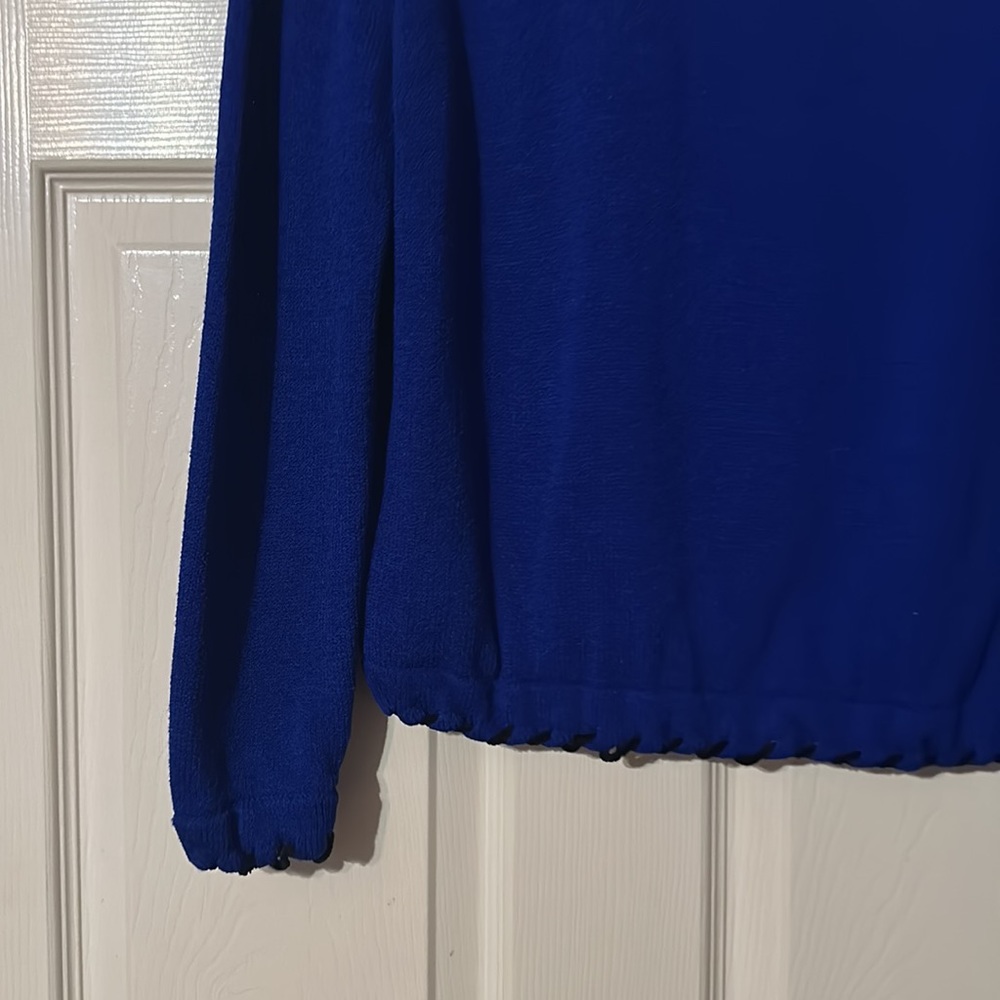 Beautiful Sweater - Picture 3 of 3